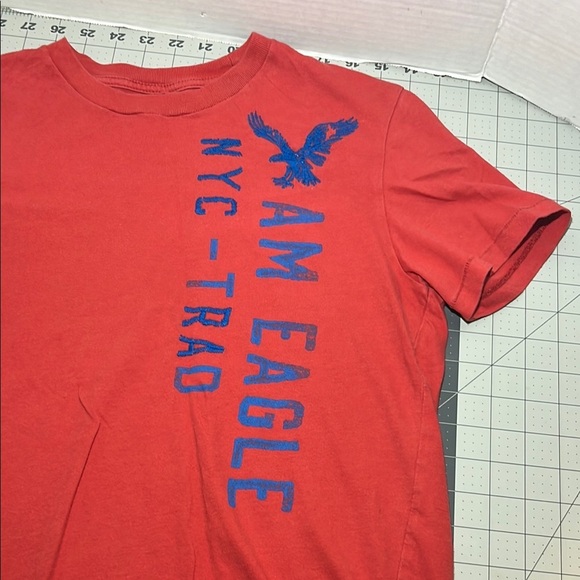 American Eagle Outfitters Red Tee with Blue Graphic - Picture 5 of 9